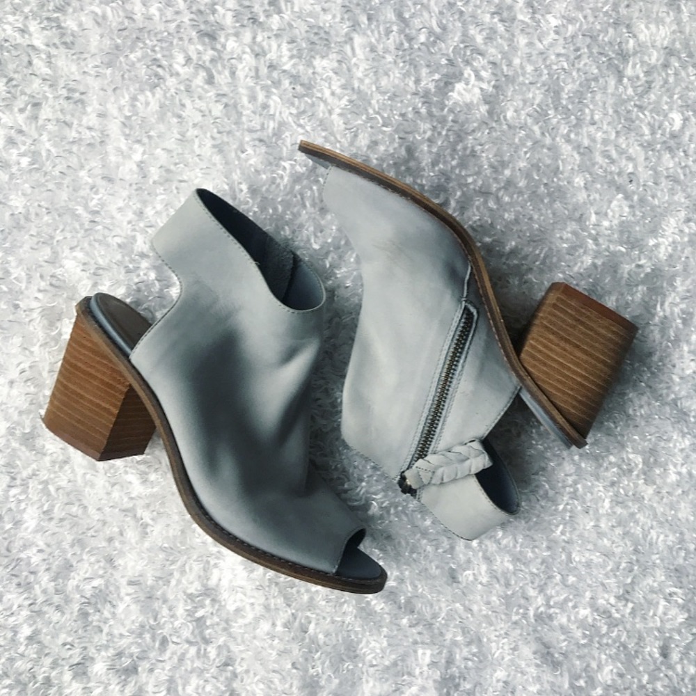 Chinese laundry slate blue leather bootie